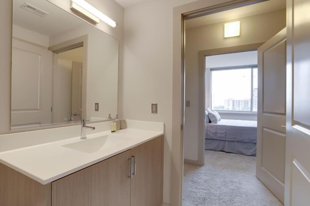 Wonderful 2Br Apartment At Crystal City Arlington Ngoại thất bức ảnh